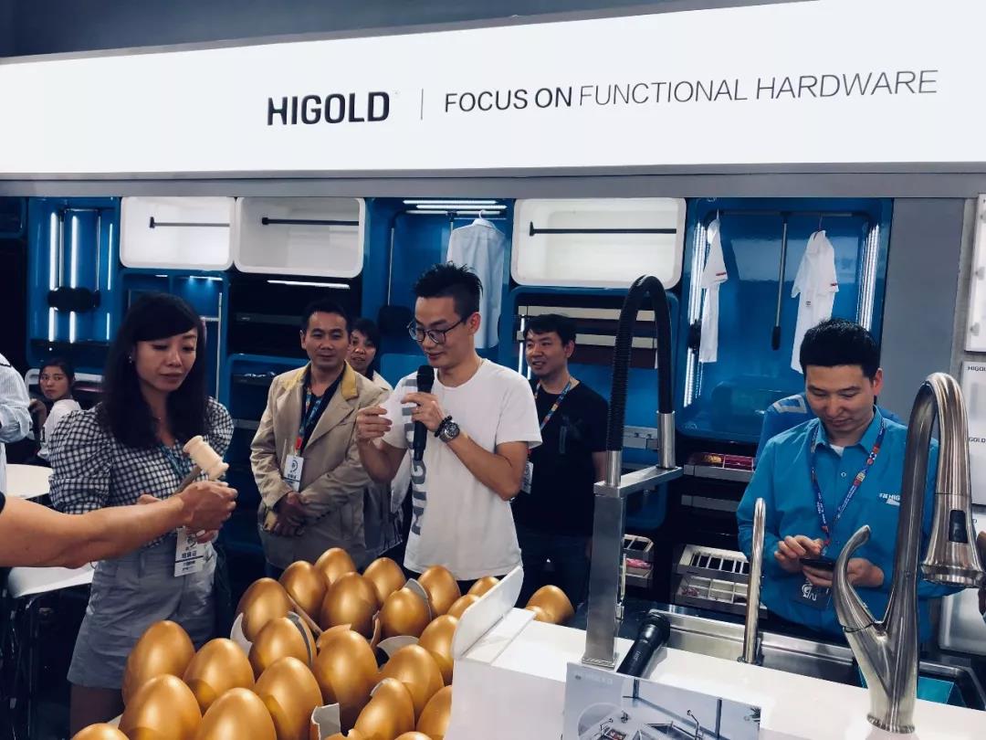 ky体育独家冠名南京门博会，携手2019新品开展！