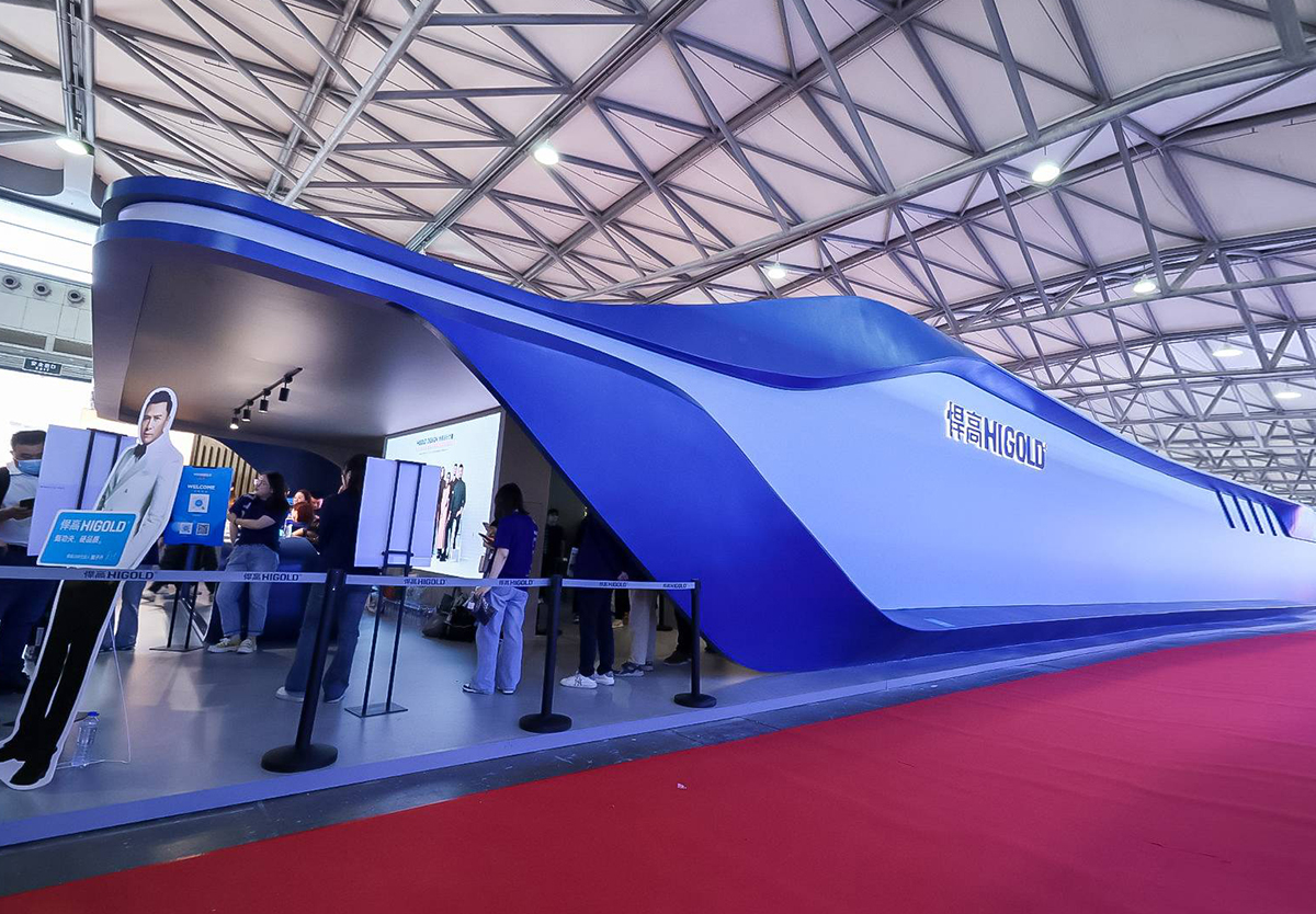 前卫、时尚、未来感十足的ky体育航母登陆第27届上海厨卫展，人气超强